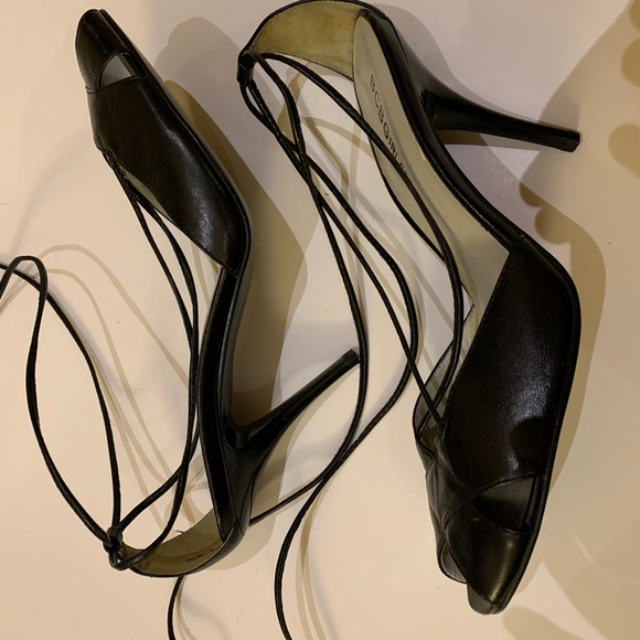 BCBG Vintage -Never Worn Women’s Heels-size 6 1/2 - Picture 4 of 6